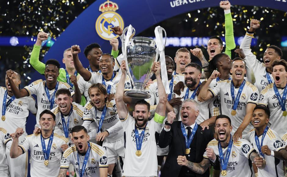 Nacho levanta al cielo de Londres la decimoquinta Champions del Real Madrid