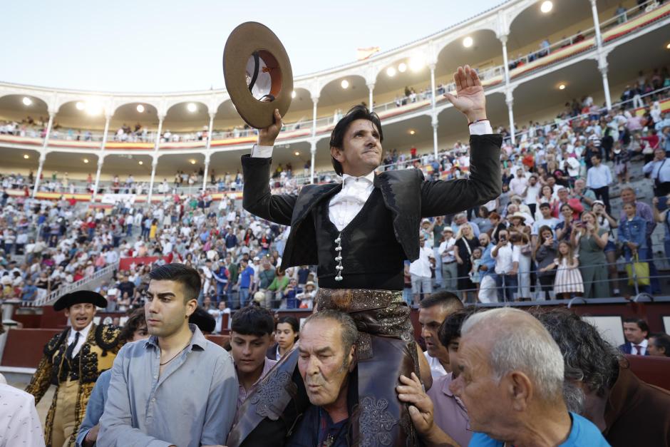 Diego Ventura, a hombros en un nuevo lleno de Las Ventas