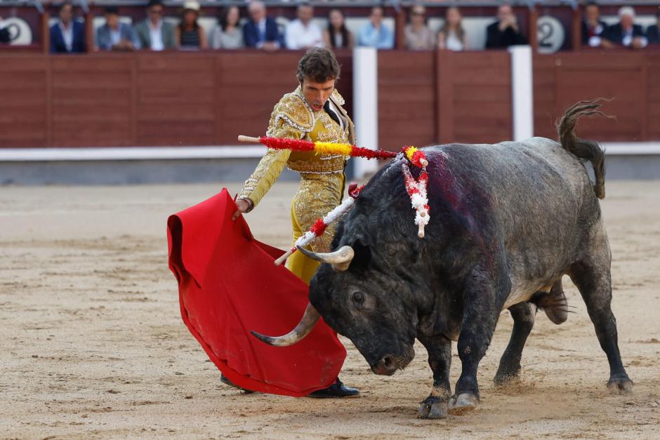 Fernando Robleño, con la muleta en un momento de la vigésimo segunda corrida de la Feria de San Isidro