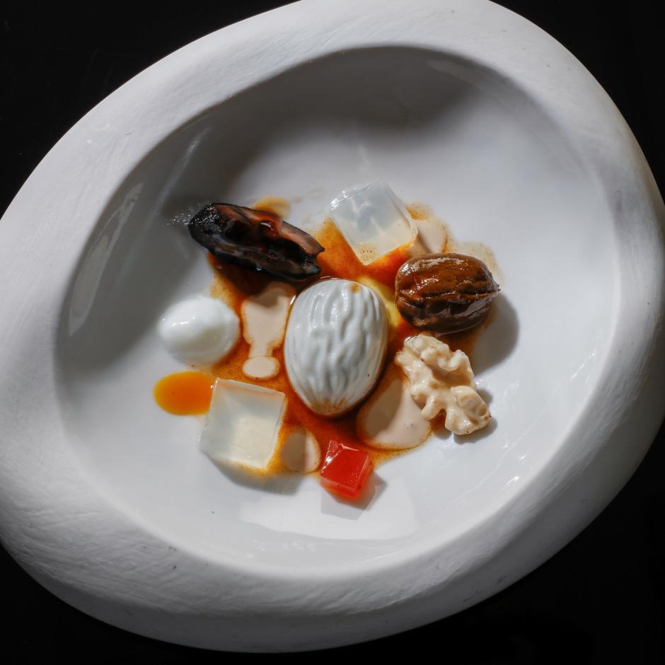 Coulant nixtamalizado de roquefort con nueces, manzana y membrillo