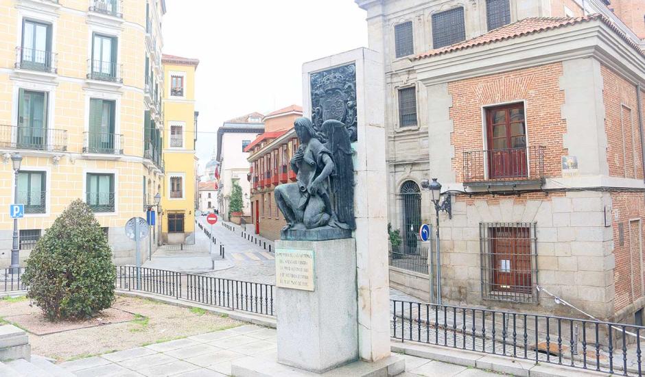 Monumento en homenaje a las víctimas del atentado de Alfonso XIII