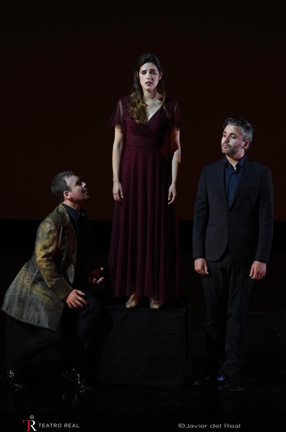 Marc Mauillon (Oronte), Ana Vieira Leite (Créuse) y Reinoud van Mechelen (Jason)