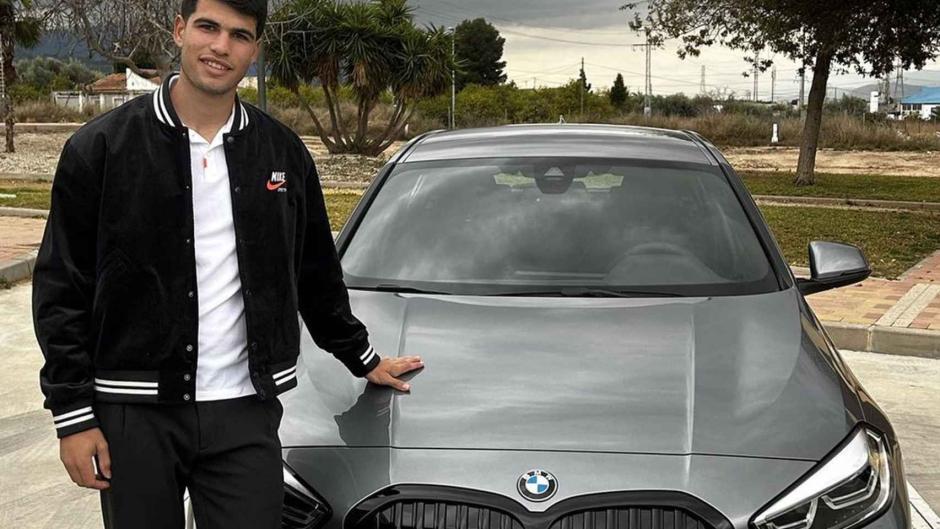 Alcaraz con su BMW Serie 1 acabado M Sport