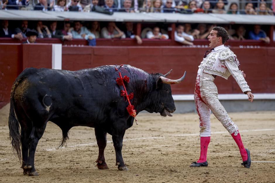 Desplante de Fernando Arián al segundo de la tarde, al que cortó una oreja