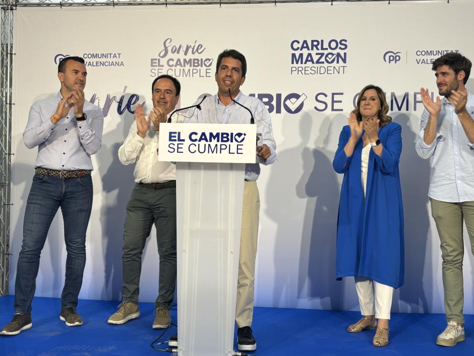 Carlos Mazón y María José Catalá, junto a los principales dirigentes del PP en la Comunidad Valenciana, celebrando la victoria el 9-J