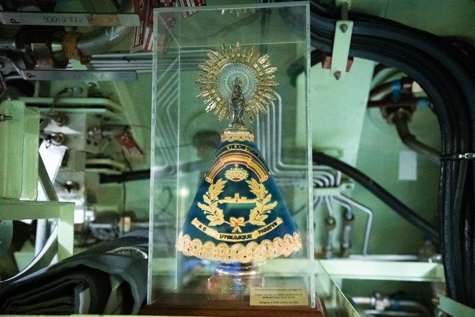 Imagen de la Virgen del Pilar dentro del submarino S-81 Isaac Peral de la Armada que fue bendecida en la Basílica de Zaragoza