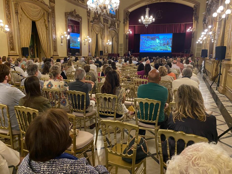 Aspecto del Salón Liceo durante la conferencia de Miguel Falomir