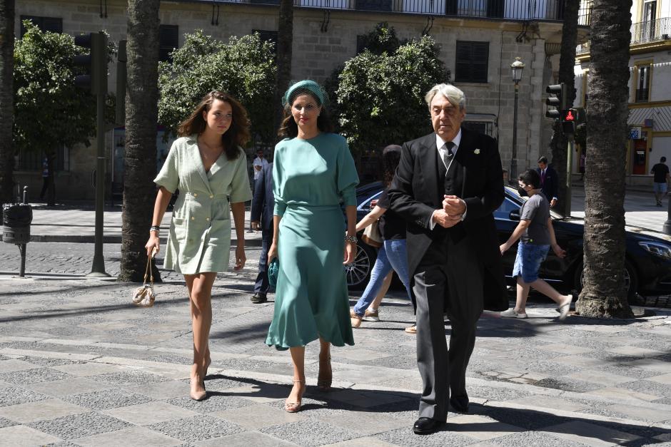 Alberto Cortina y Elena Cué, con su hija Alejandra