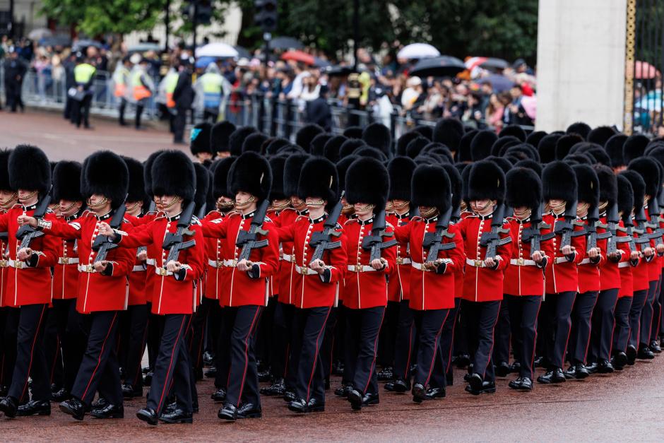 London (United Kingdom), 15/06/2024.- Grenadier Guards march at Trooping the Colour parade in London, 15 June 2024.The king's birthday parade, traditionally known as Trooping the Colour, is a ceremonial military parade to celebrate the official birthday of the British sovereign. (Reino Unido, Londres) EFE/EPA/TOLGA AKMEN