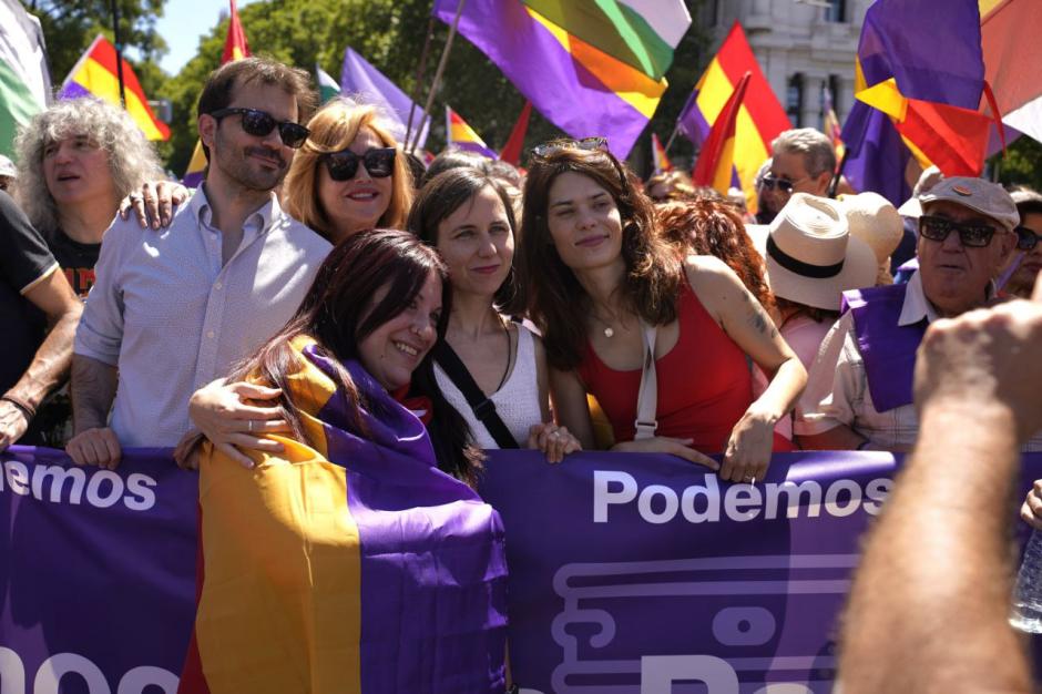 Ione Belarra e Isa Serra, en la manifestación