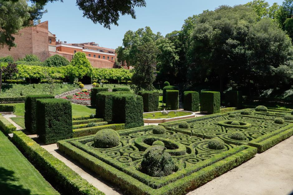 En 1916 el XVII duque de Alba encargó al jardinero Forestier la reforma de la parte posterior de los jardines.