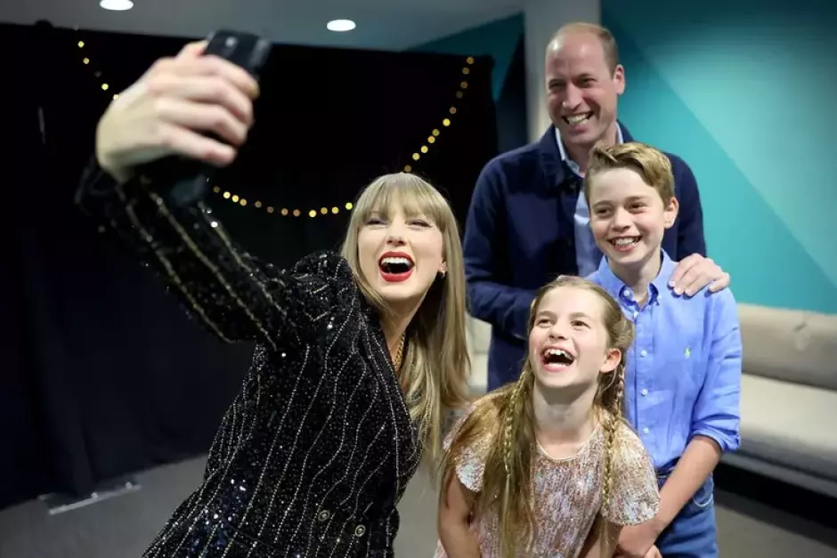 Taylor Swift se hace una foto con el Príncipe Guillermo y dos de sus hijos