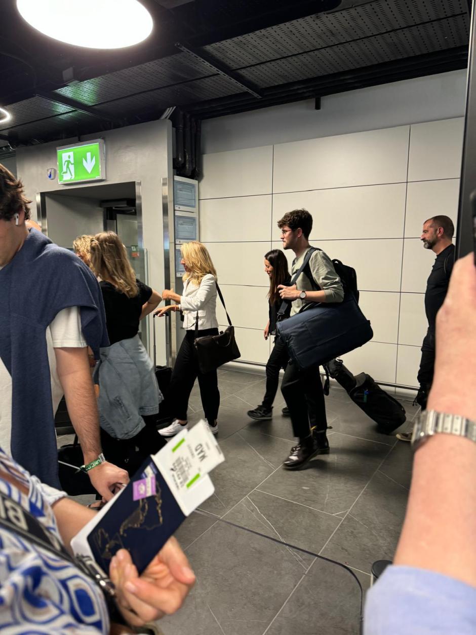 Un momento de la llegada de Yolanda Díaz al aeropuerto de Roma-Fiumicino