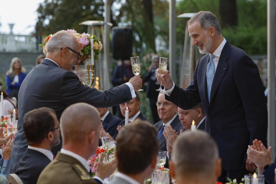 El Rey brinda con el presidente de Estonia, Alar Karis, este domingo en Tallin