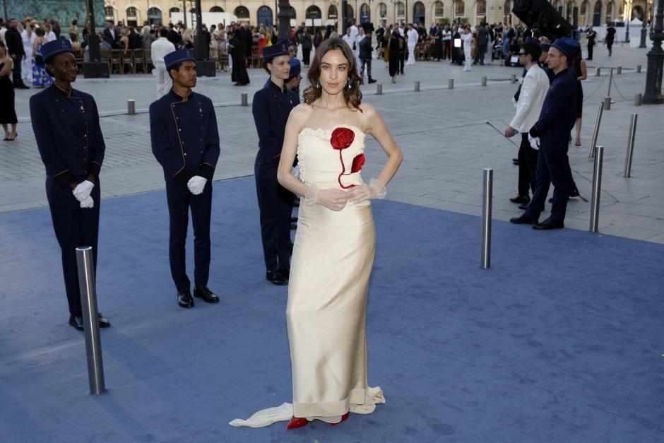 British writer Alexa Chung poses during a photocall upon arrival to attend the Spring/Summer 2025 menswear ready to wear joint fashion show hosted by Vogue World as part of Paris Fashion Week at Place Vendome in Paris, on June 23, 2024, ahead of the upcoming Paris 2024 Olympic Games. (Photo by Geoffroy VAN DER HASSELT / AFP)