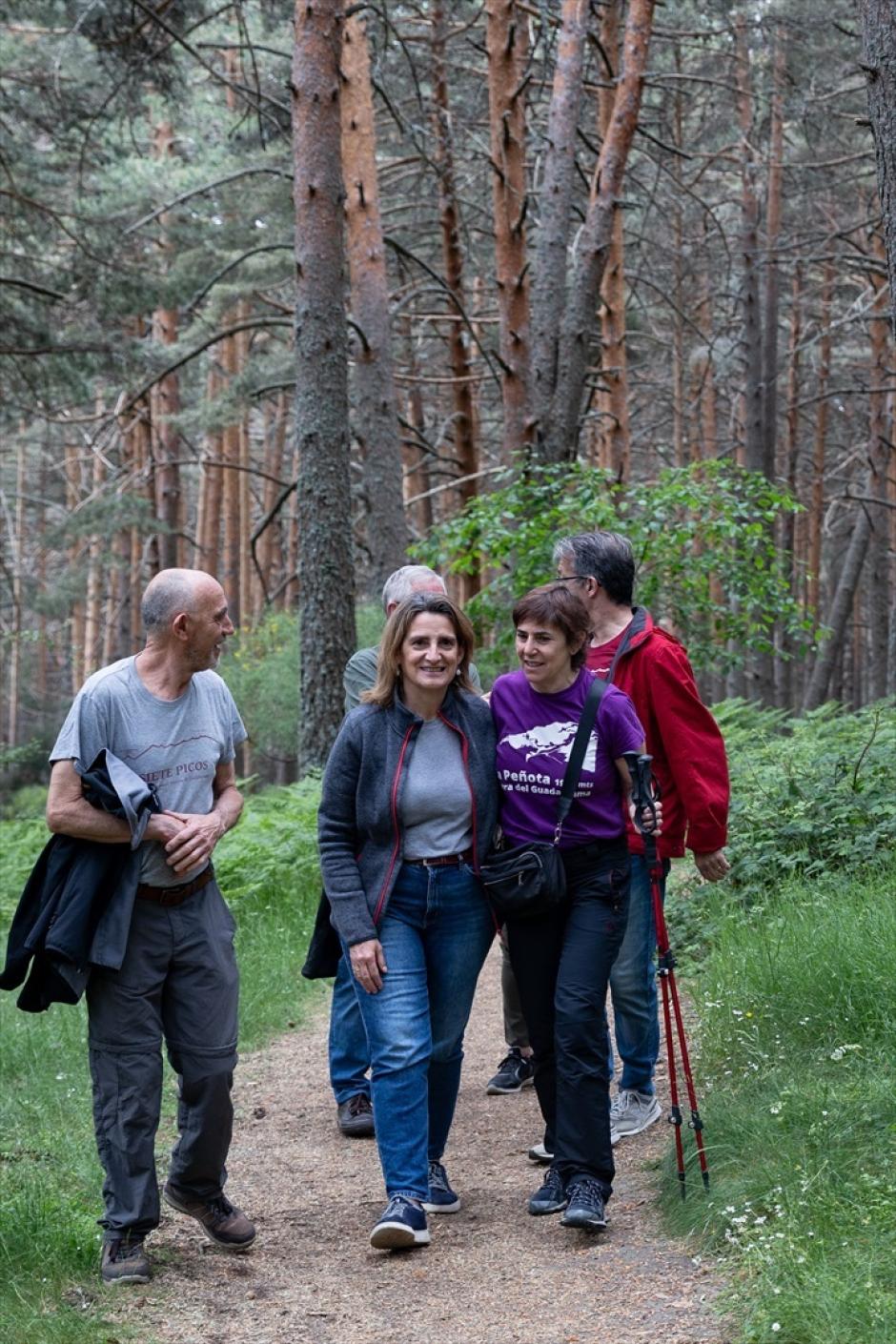 La candidata del PSOE a las elecciones europeas, Teresa Ribera (c), durante un paseo por Cercedilla, a 8 de junio de 2024, en Cercedilla, Madrid (España). Mañana, 9 de junio, se celebran las elecciones al Parlamento Europeo. La candidata del PSOE ha aprovechado la jornada de reflexión para dar un paseo por el municipio madrileño de Cercedilla.
08 JUNIO 2024;COMICIOS;ELECCIONES;EUROPEAS;9J;9 DE JUNIO;REFLEXIÓN
Psoe
08/6/2024