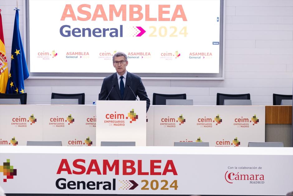 El presidente del Partido Popular, Alberto Núñez Feijóo, interviene durante la clausura de la Asamblea General de CEIM 2024