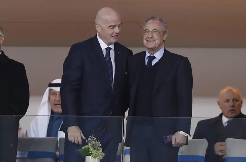 Gianni Infantino y Florentino Pérez se saludan