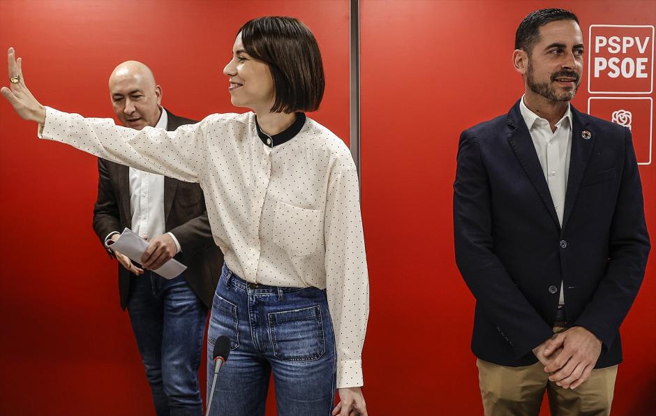 Diana Morant, junto a Carlos Fernández Bielsa (derecha) y Alejandro Soler, en un acto del PSPV-PSOE