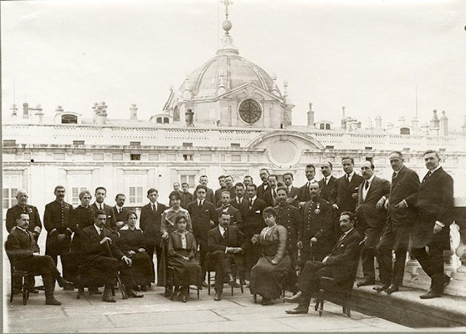 Personal de la Oficina de la Guerra Europea que montó Alfonso XIII en el Palacio Real