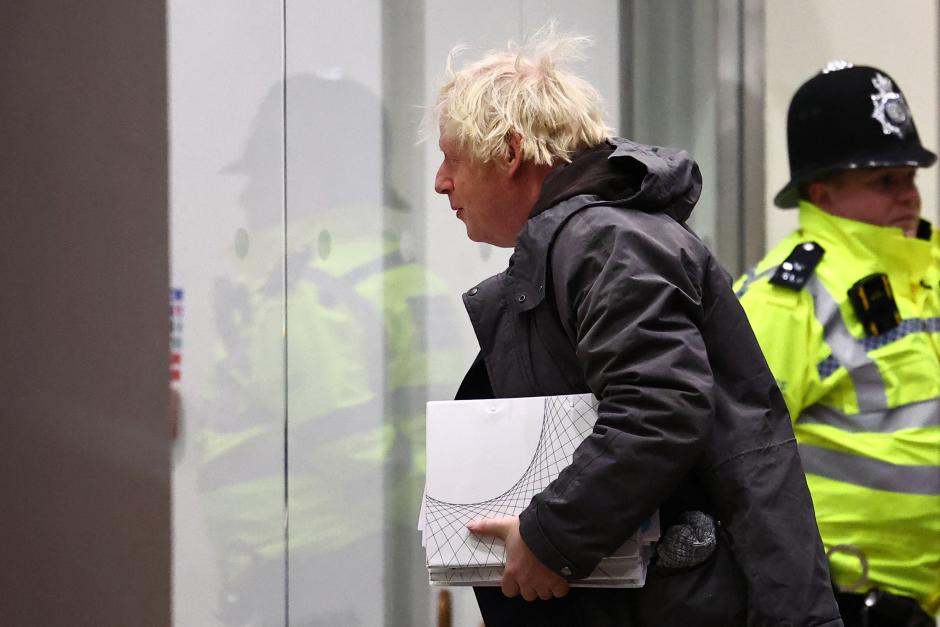 El expresidente británico Boris Johnson, a su llegada a los juzgados para declarar por su gestión de la pandemia