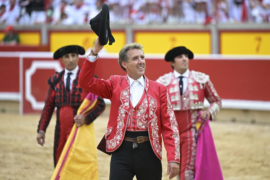 El rejoneador Pablo Hermoso de Mendoza durante la lidia a su segundo toro de la tarde