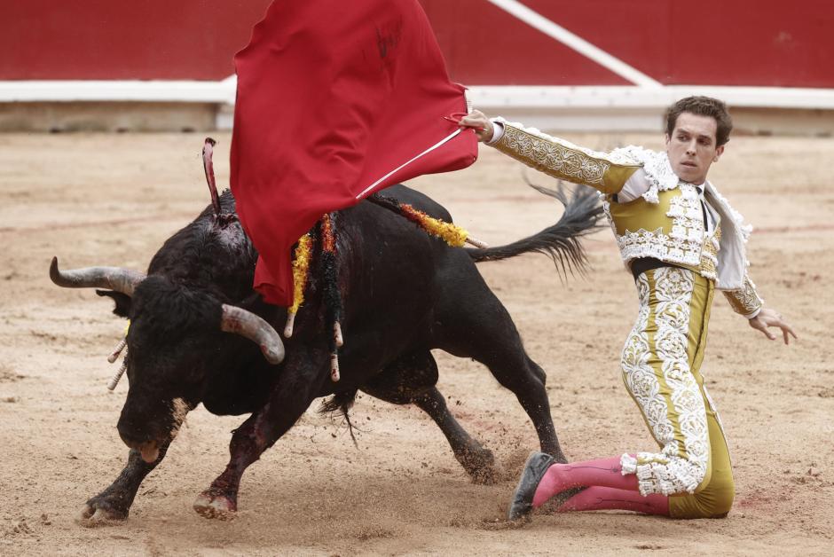 El diestro Ginés Marín durante la lidia a su primer toro