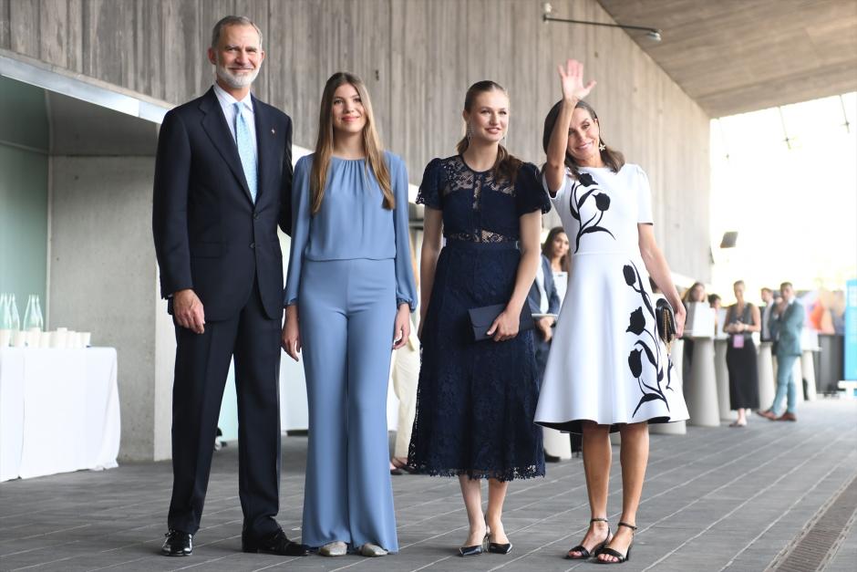El Rey Felipe VI; la Infanta Sofía; la Princesa Leonor y la Reina Letizia a su llegada al Palacio de Congresos Costa Brava