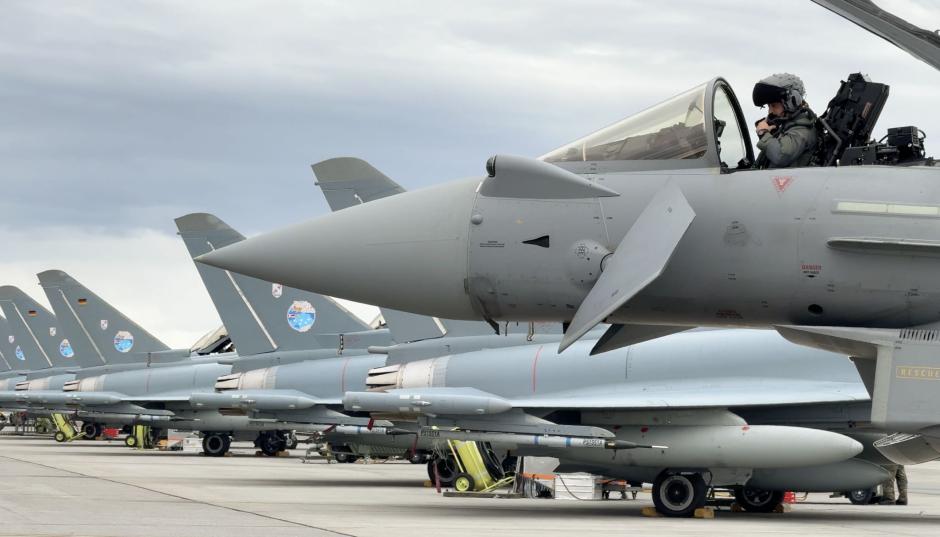 Cazas Eurofighter desplegados en Pacific Skies