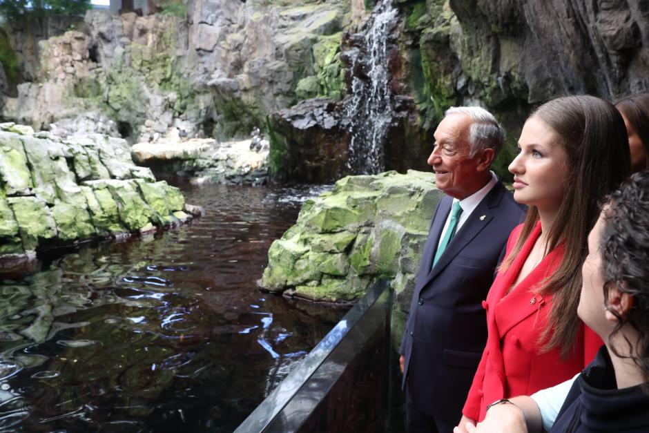 Doña Leonor con Rebelo de Sousa en el Oceanário de Lisboa