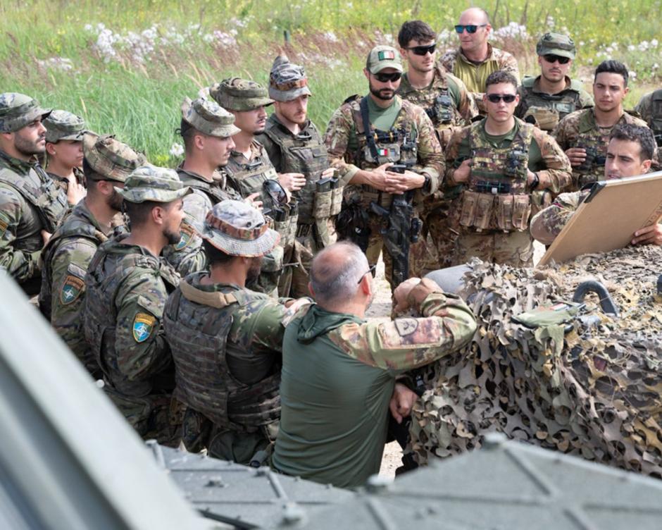 Efectivos españoles e italianos se preparan para un ejercicio militar en Letonia