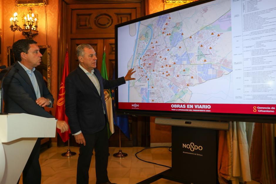 El alcalde de Sevilla, José Luis Sanz, en la presentación del plan de obras de verano