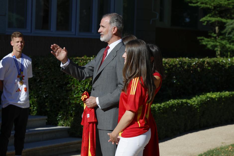 Don Felipe dirige unas palabras de agradecimiento a la Selección Española