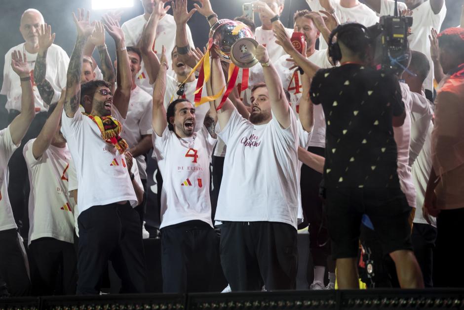 Spanish team during celebration for victory in the  UEFA Euro Germany 2024 at Cibeles in Madrid on Modany, 15 July 2024.