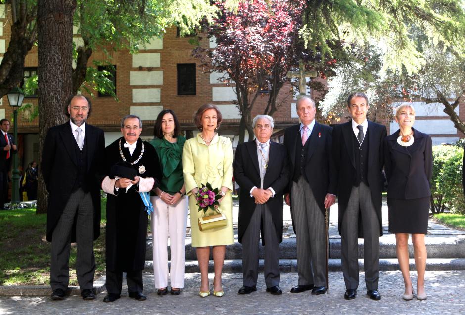 Juan Marsé junto a los Reyes en el Premio Cervantes 2008