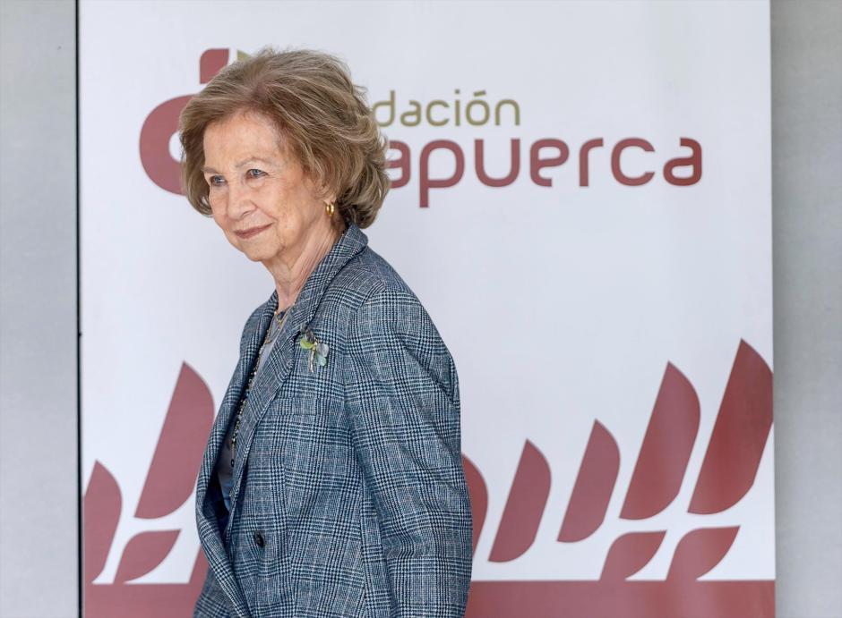 La Reina Sofía, en la sede de la Fundación Atapuerca, de la que es presidenta de honor