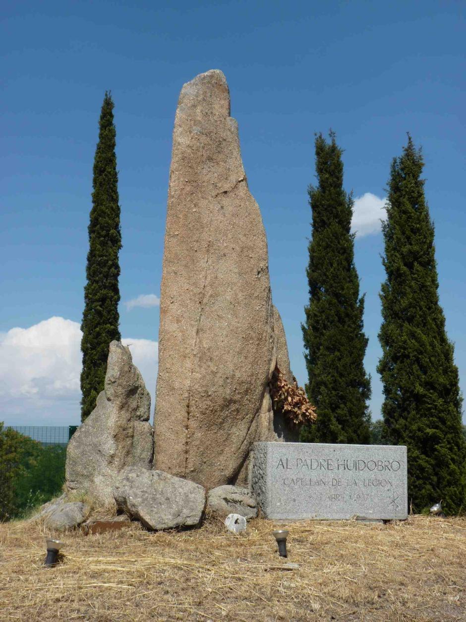 Monumento al padre Huidobro en la Cuesta de las Perdices de Madrid, donde encontró la muerte