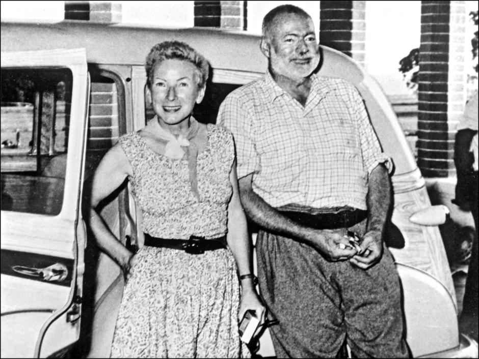 Hemingway con su última mujer, Mary Welsh