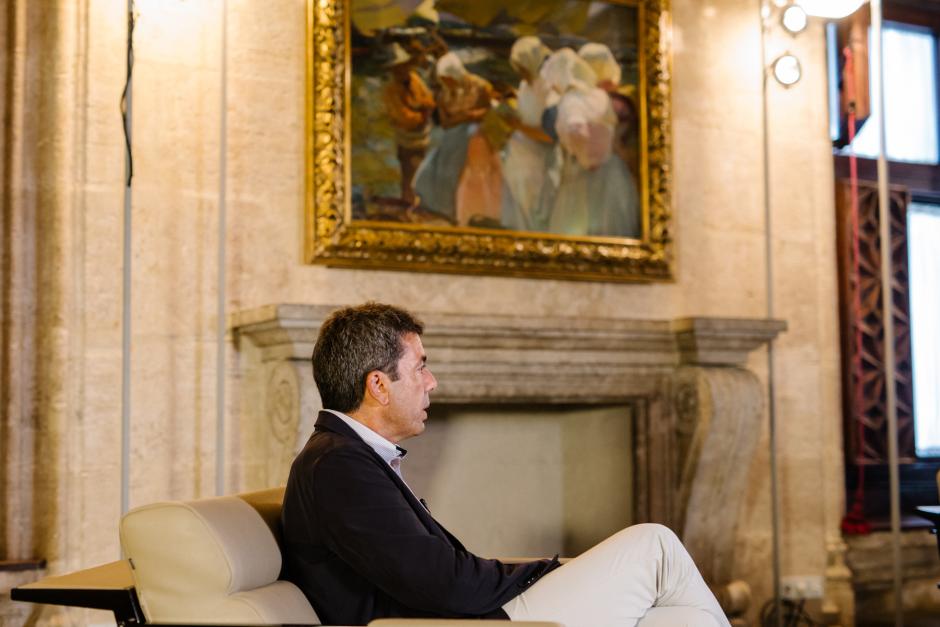 Mazón, en el Palau de la Generalitat, durante la entrevista