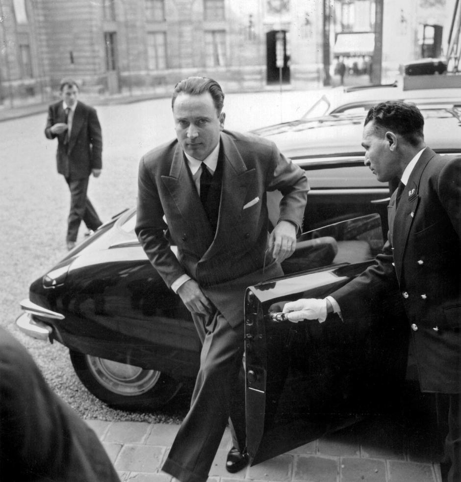 Maurice Faure llegando al Elíseo en 1958