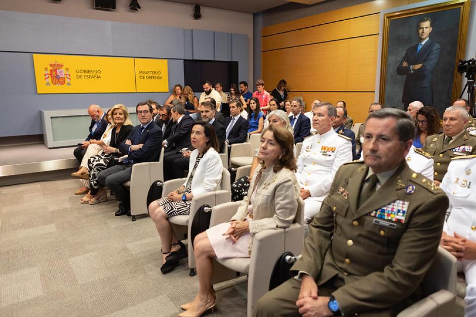 Un momento de la presentación de la nueva plataforma en el Ministerio de Defensa; en primer término, el Jefe de Estado Mayor del Ejército de Tierra (JEME), general del Ejército Amador Enseñat y Berea