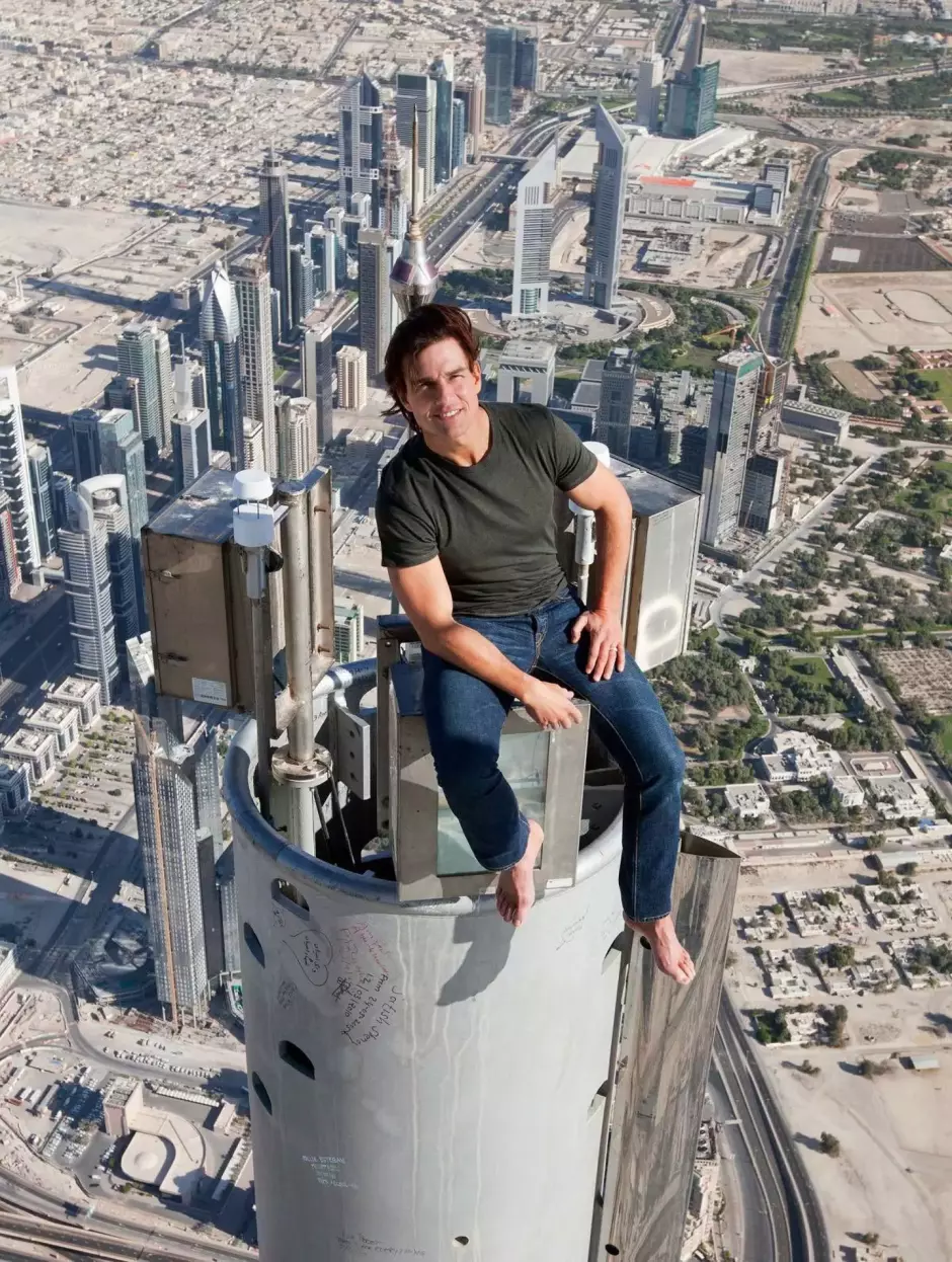 Tom Cruise sobre el Burj Khalifa en Dubai