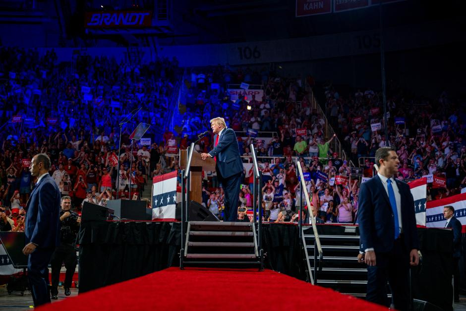 Donald Trump durante un acto de campaña en en el Bojangles Coliseum de Carolina del Norte