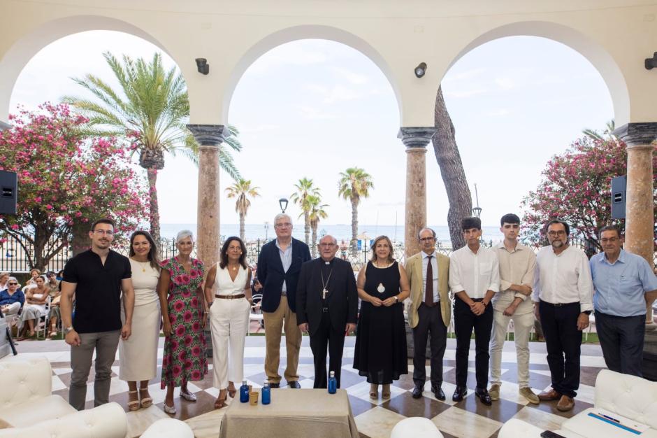 Tercera jornada 'Testigo Directo' con Higinio Marín y dos estudiantes de política en Villa Elisa, Benicasim