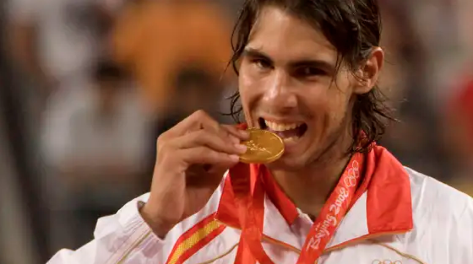 Rafa Nadal con la medalla de oro de los Juegos Olímpicos de Pekín 2008