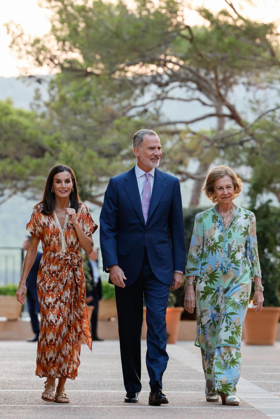 Los Reyes y Doña Sofía, durante la recepción a la sociedad balear