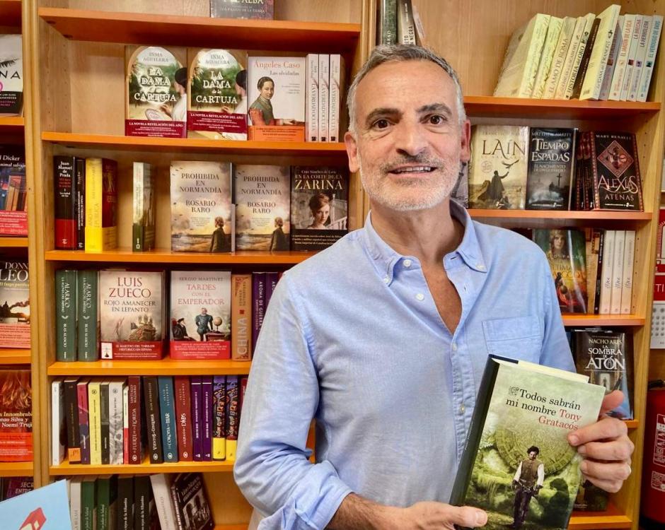 Tony Gratacós, en la Librería Luque