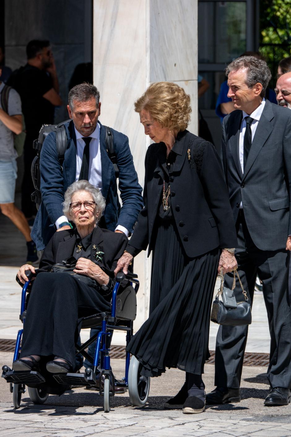 Doña Sofía y la Princesa Irene, en el funeral del Príncipe Miguel