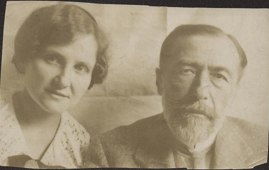 Joseph Conrad en 1914 junto a Anielą Zagórską, la traductora de sus obras.