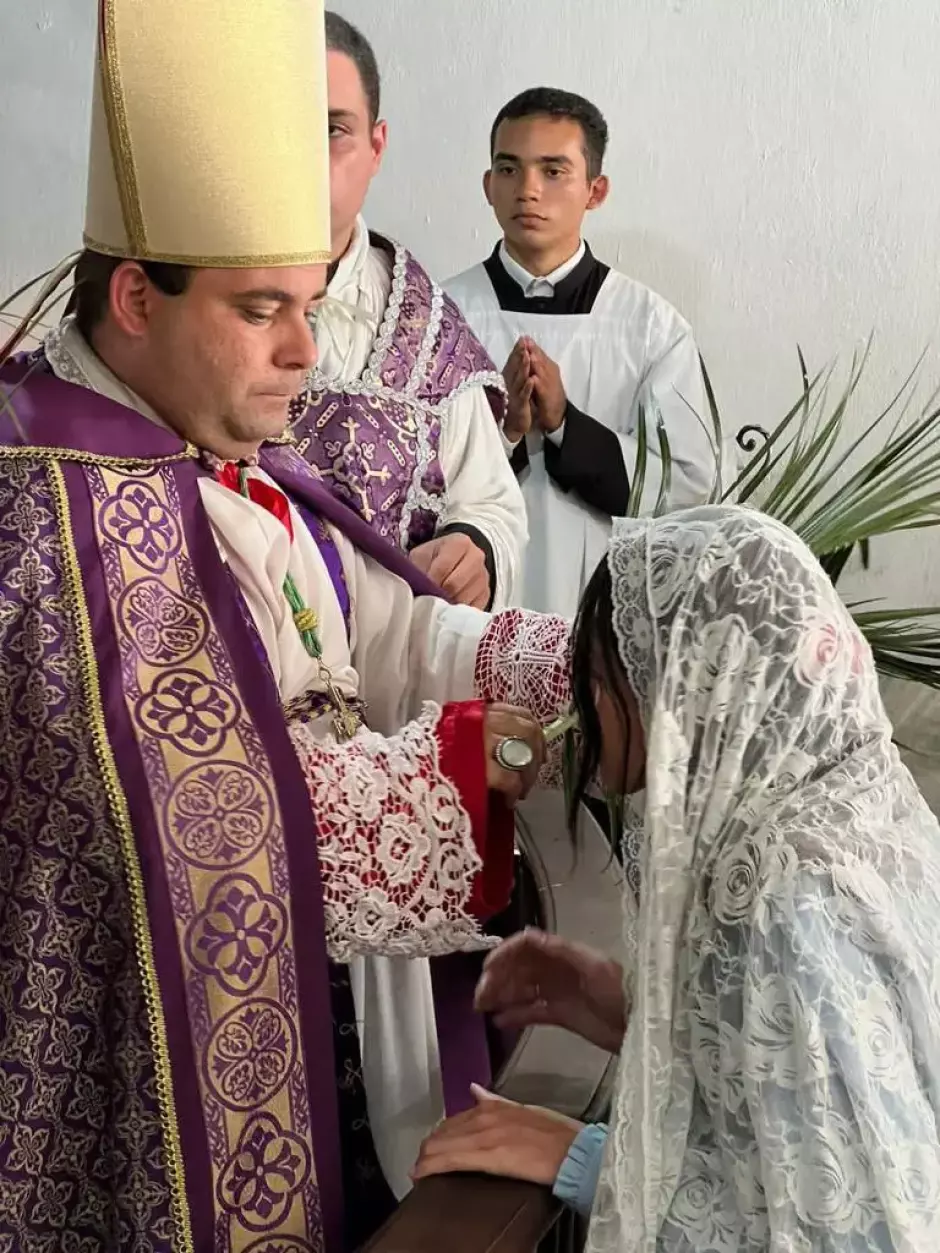 El obispo cismático durante una celebración en Brasil